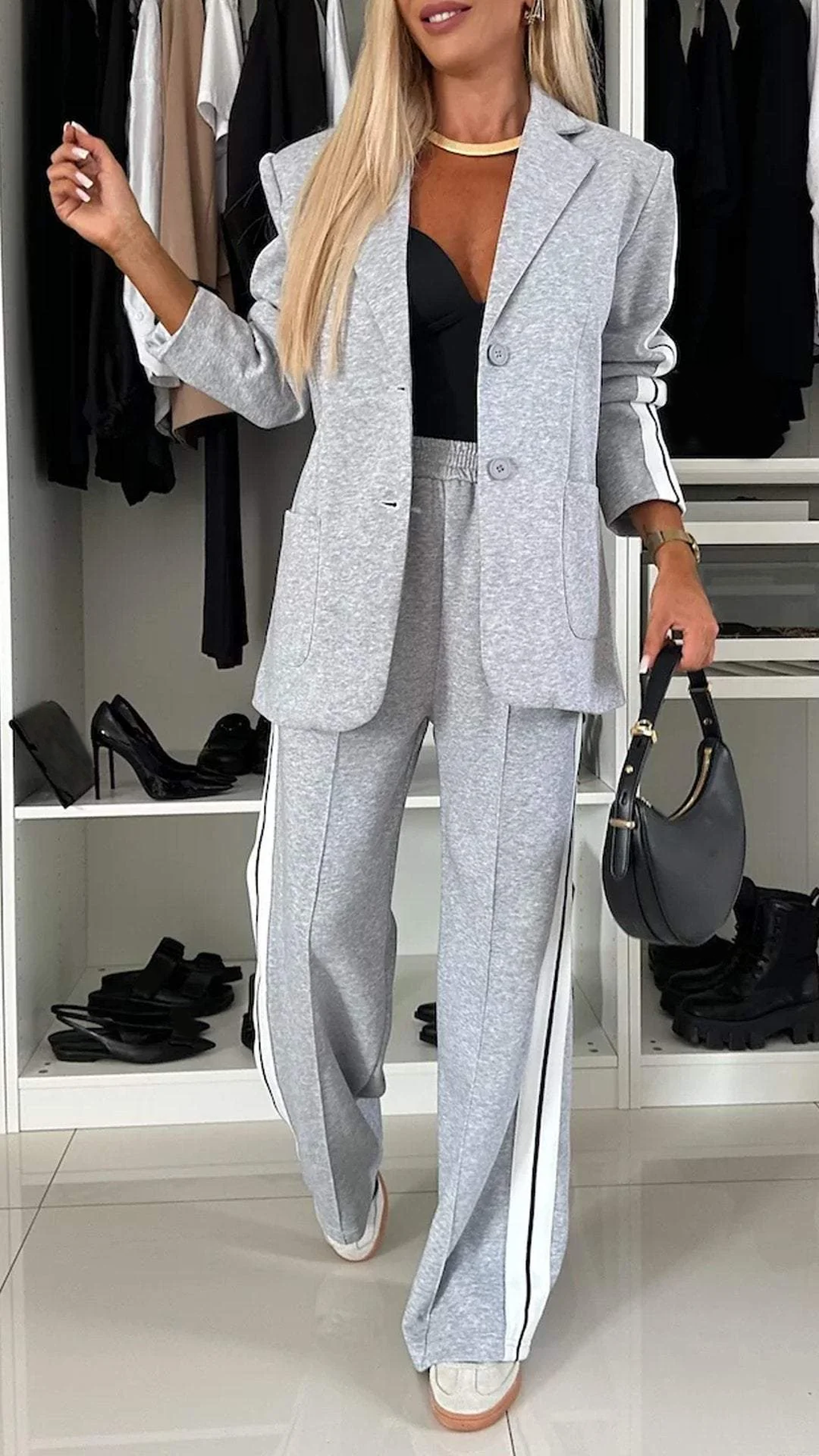 Tenue de bureau élégante et décontractée pour Alice